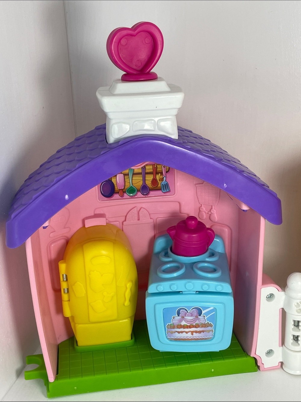 Fisher-Price Little People Minnie Mouse Playset with House and Car - Picture 2 of 16